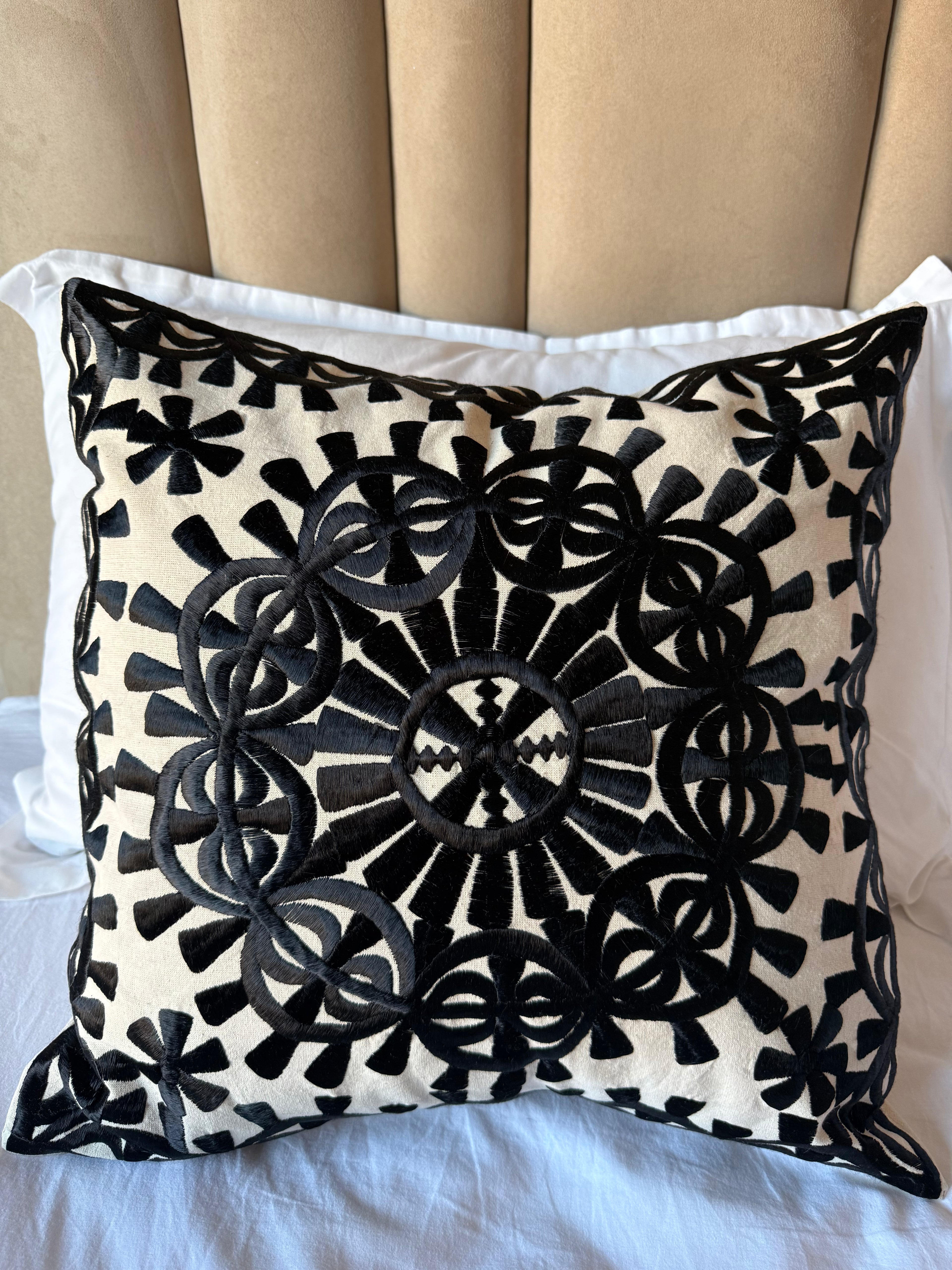 Taie d’oreiller brodée en lin